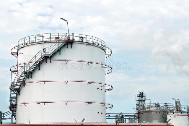 oil-petrol-storage-tanks-19492158